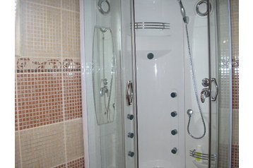 Romania Chata Ucea de Jos, Esterno